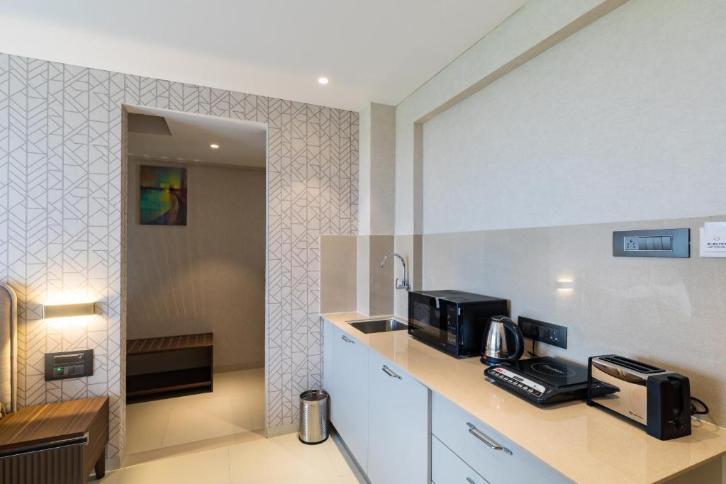 Пуна: AR Suites Jewels Royale