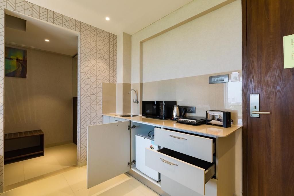 Пуна: AR Suites Jewels Royale