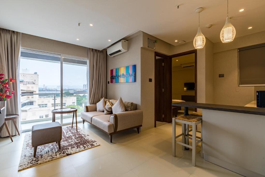 Пуна: AR Suites Jewels Royale