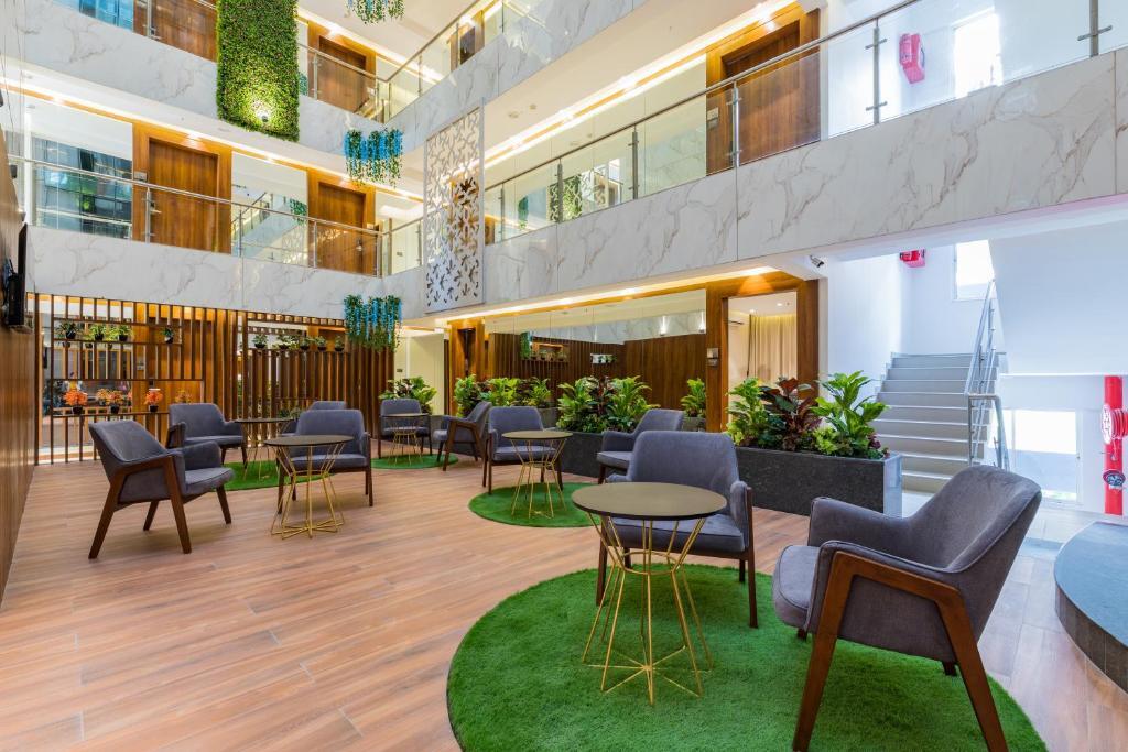 Пуна: AR Suites Jewels Royale