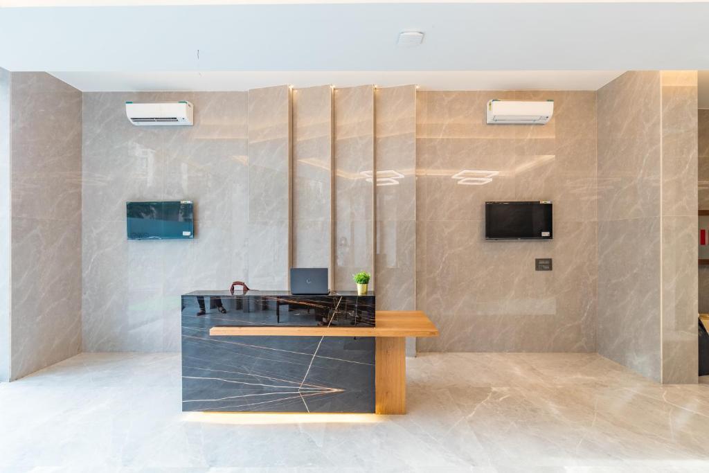 Пуна: AR Suites Jewels Royale
