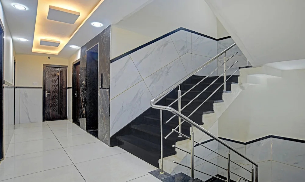 Индаур: Treebo Jayshree Palace C21 Business Park