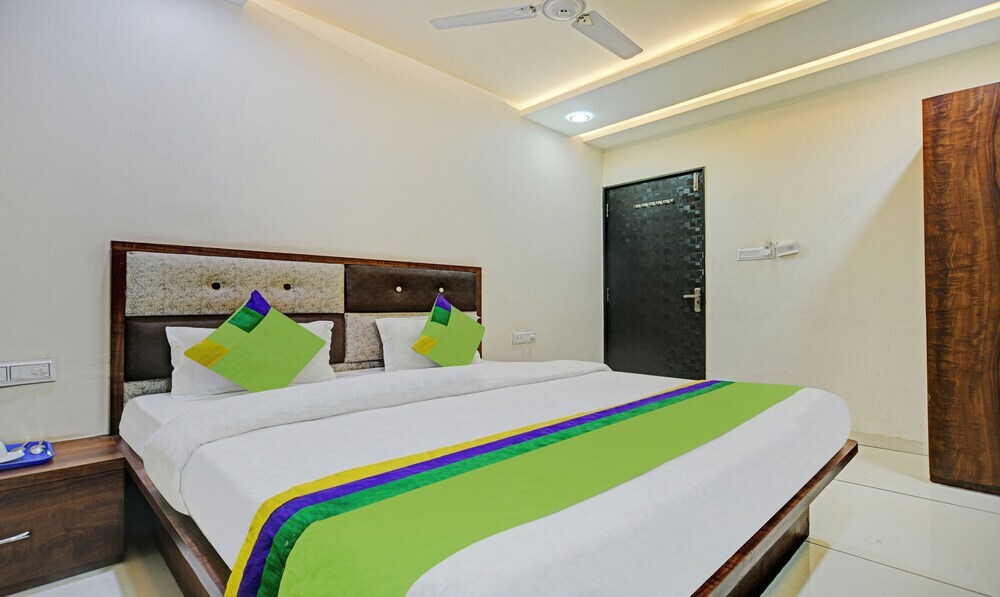 Индаур: Treebo Jayshree Palace C21 Business Park