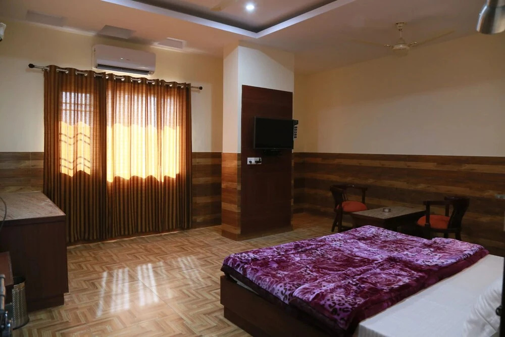 Дехрадун: Hotel Vishnu Inn @ Dehradun Railway Station
