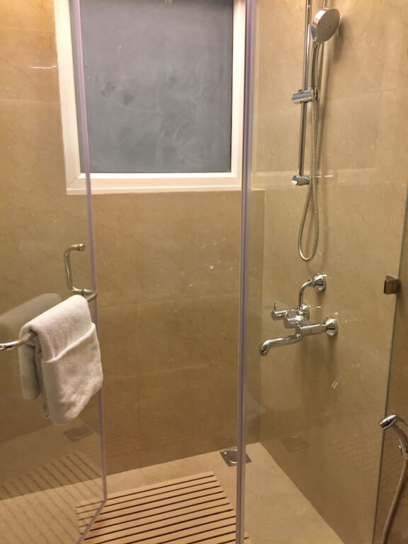 Техри: Hotel Le ROI Lake View koti