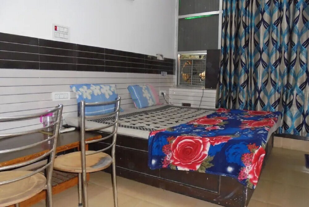 Мератх: Goroomgo Labh Mahal Meerut