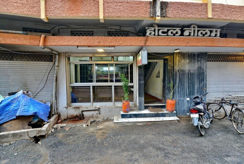 Индаур: Goroomgo Neelam Indore