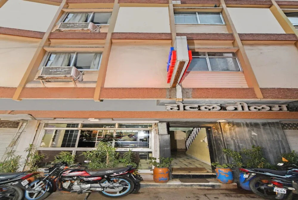 Индаур: Goroomgo Neelam Indore