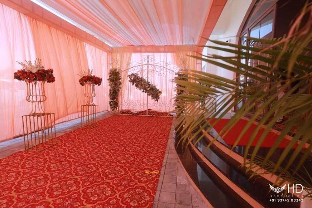 Раджкот: Ratna Vilas Palace