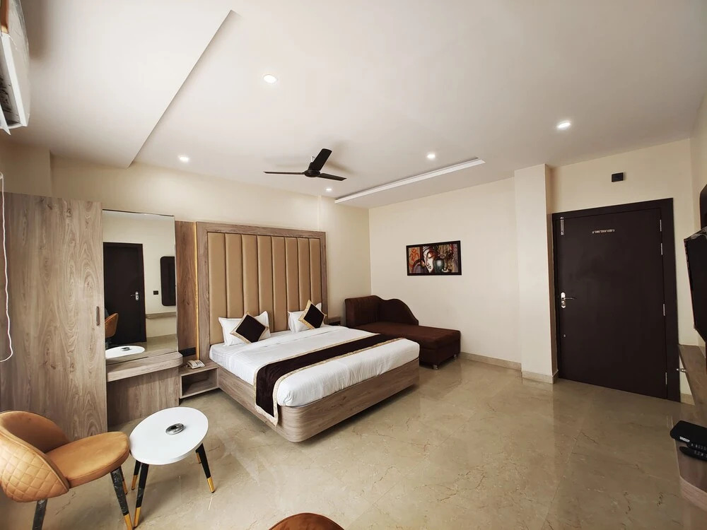 Сатна: Radha Residency by ShriGo Hotels