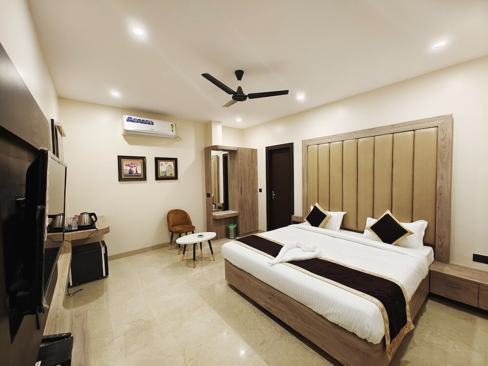 Сатна: Radha Residency by ShriGo Hotels