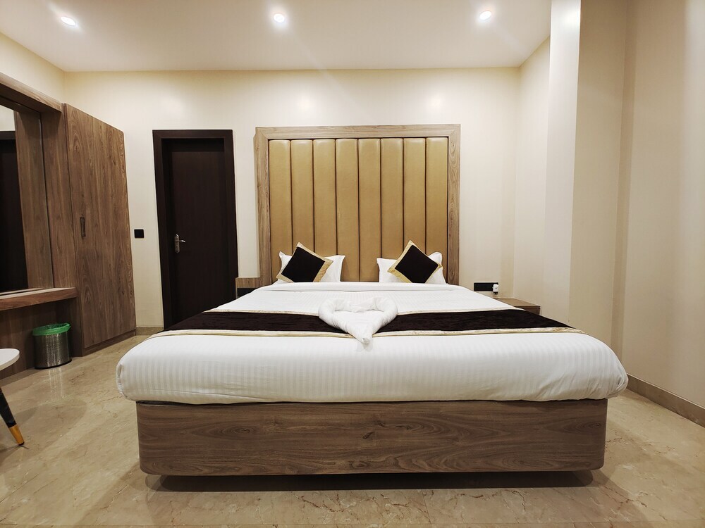 Radha Residency by ShriGo Hotels — фото 4