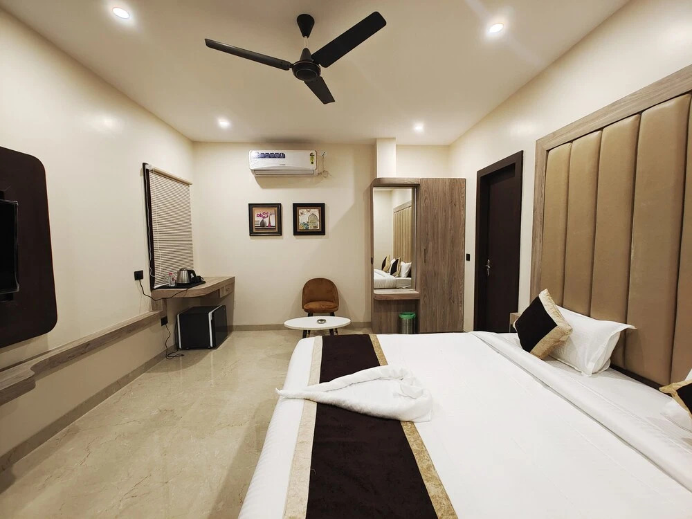Сатна: Radha Residency by ShriGo Hotels