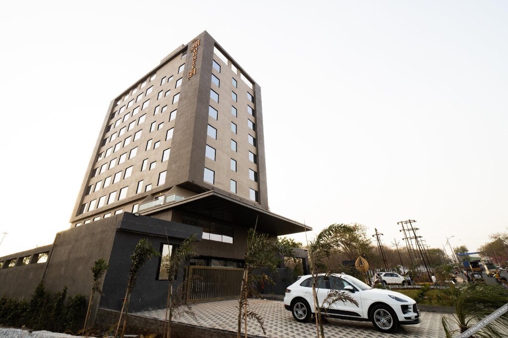 Чакан: The Monarch at Chakan MIDC - Pune
