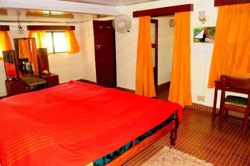 Ути: Bamboo banks