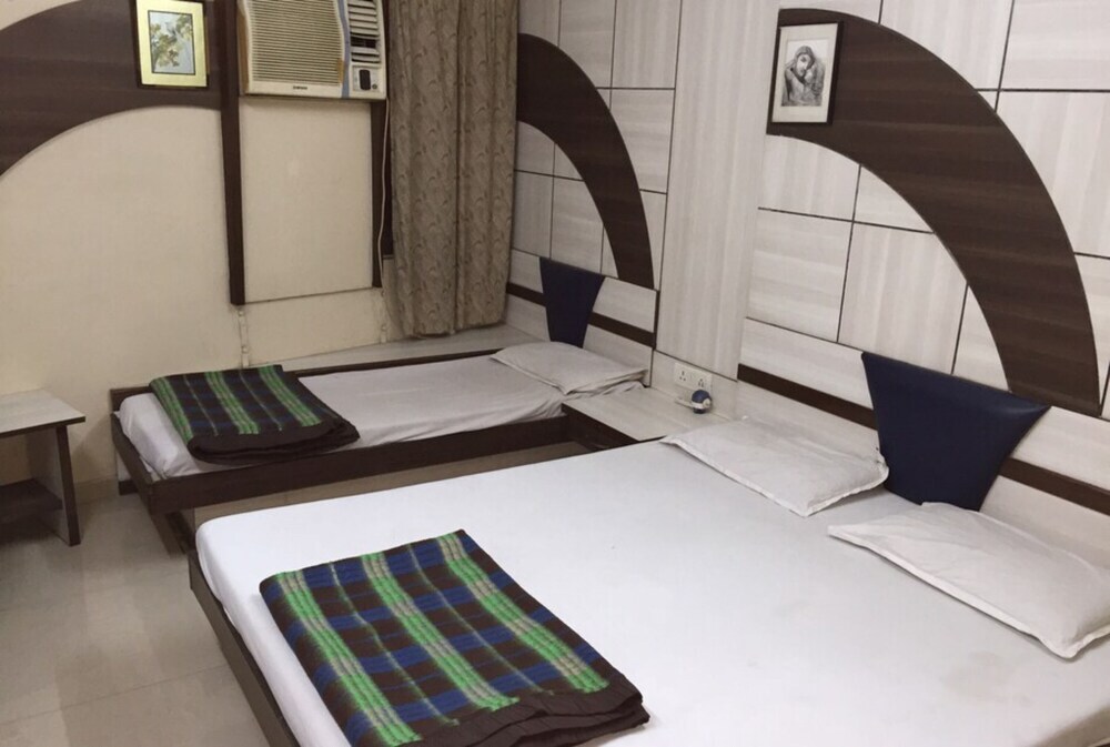 Индаур: Goroomgo New Crown Indore