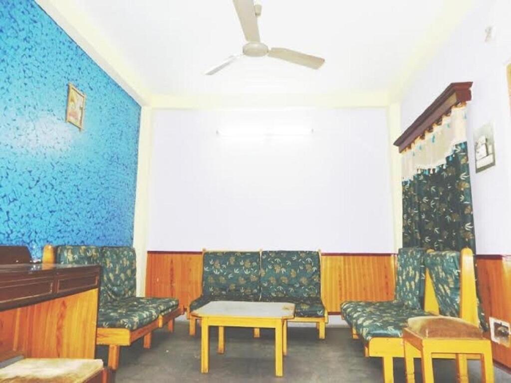 Индаур: Goroomgo New Crown Indore