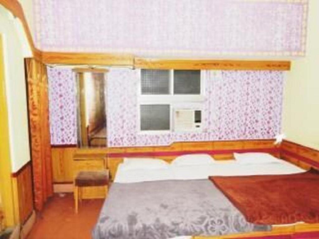 Индаур: Goroomgo New Crown Indore