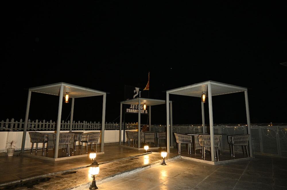 carousel image 0