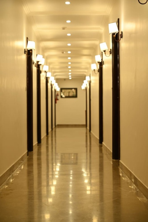 Моханд: The Hotel Js Souvenir
