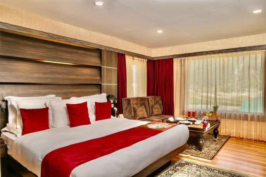 Пахалгам: Pine Spring Resort Sonamarg