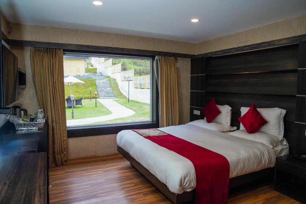 Пахалгам: Pine Spring Resort Sonamarg
