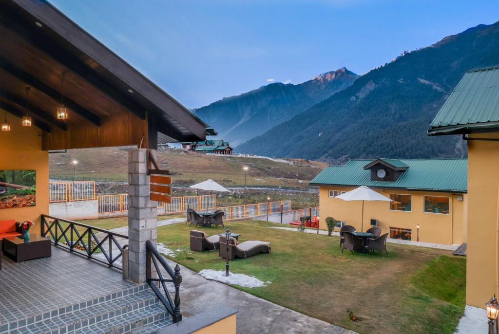 Пахалгам: Pine Spring Resort Sonamarg