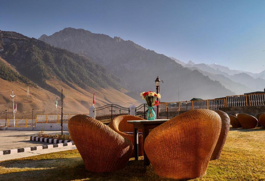 Пахалгам: Pine Spring Resort Sonamarg