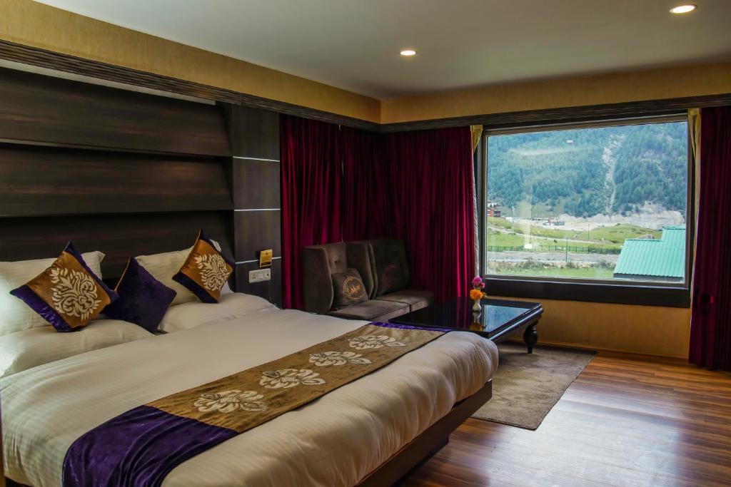 Пахалгам: Pine Spring Resort Sonamarg