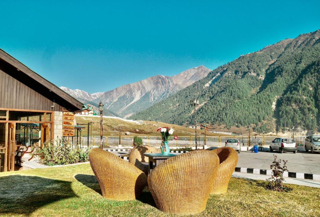 Пахалгам: Pine Spring Resort Sonamarg