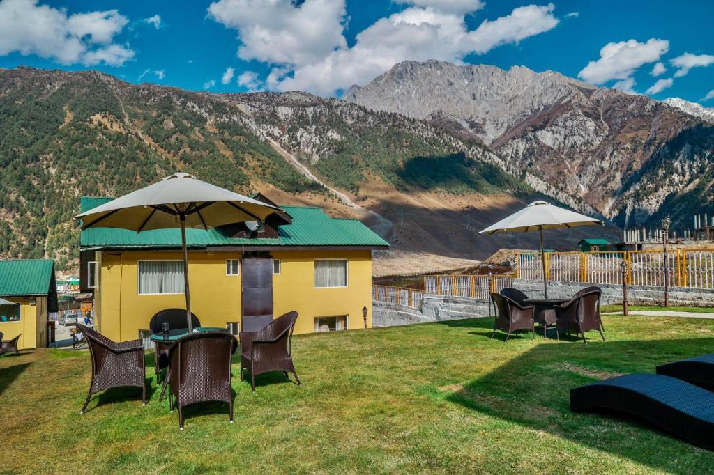 Пахалгам: Pine Spring Resort Sonamarg
