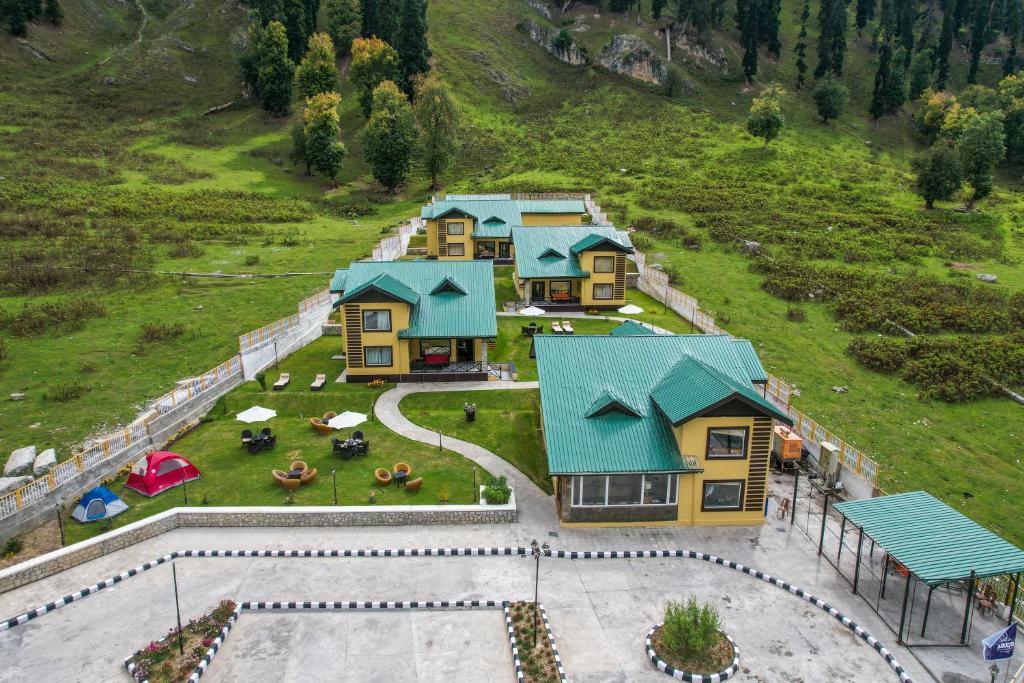 Пахалгам: Pine Spring Resort Sonamarg