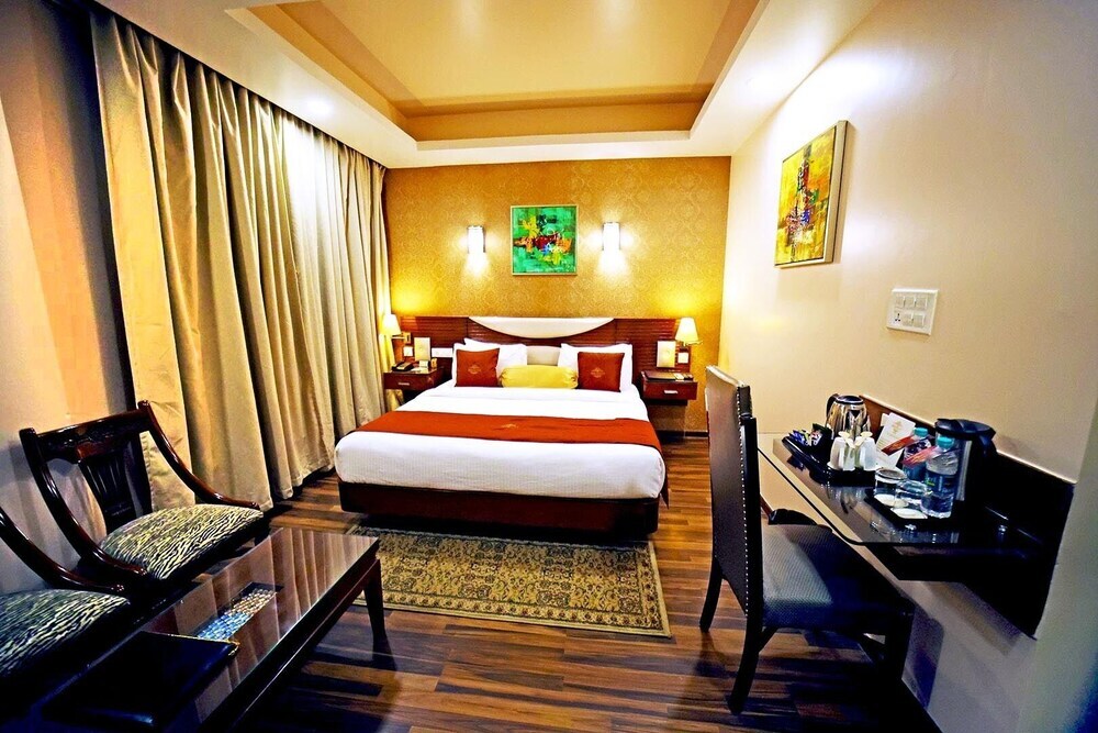 The Red Velvet Hotel Samarpan — фото 3