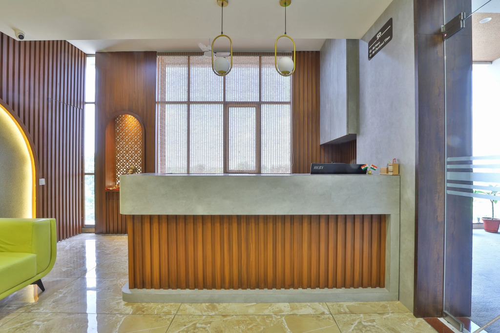 Ананд: Hotel SR Regency