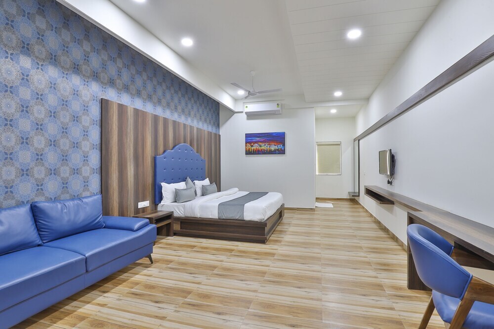 Ананд: Hotel SR Regency