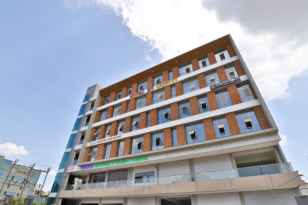 Ананд: Hotel SR Regency