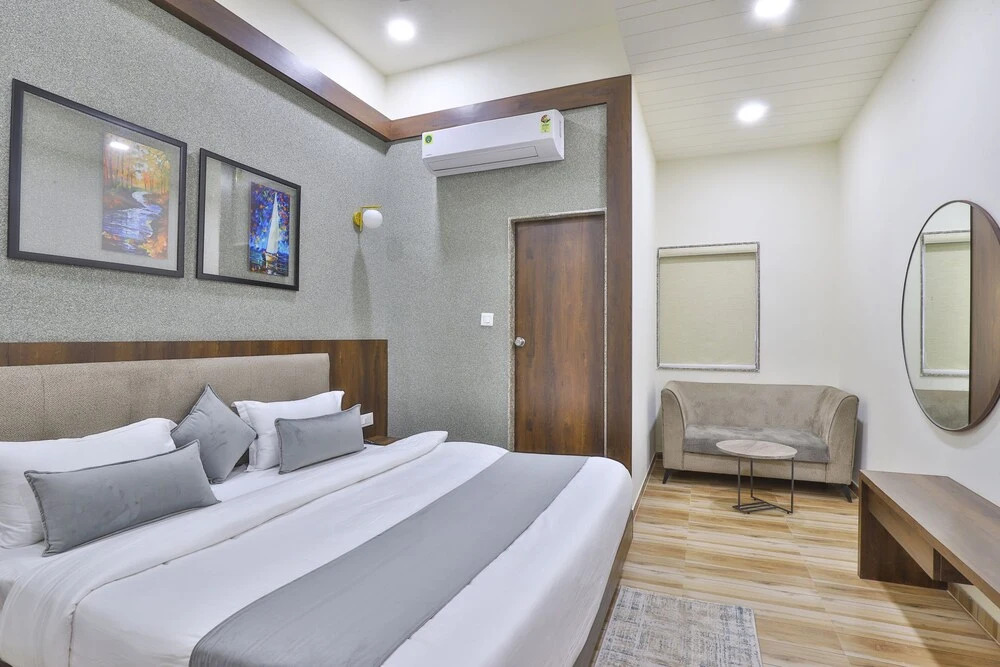 Ананд: Hotel SR Regency
