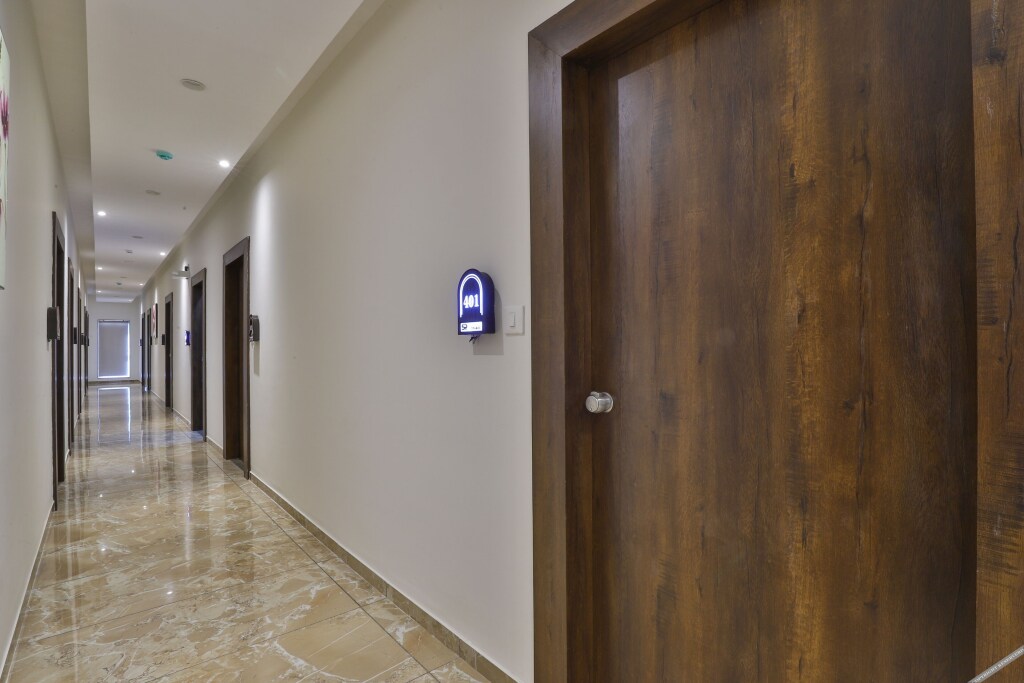 Ананд: Hotel SR Regency