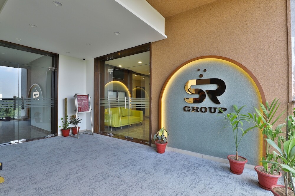 Ананд: Hotel SR Regency