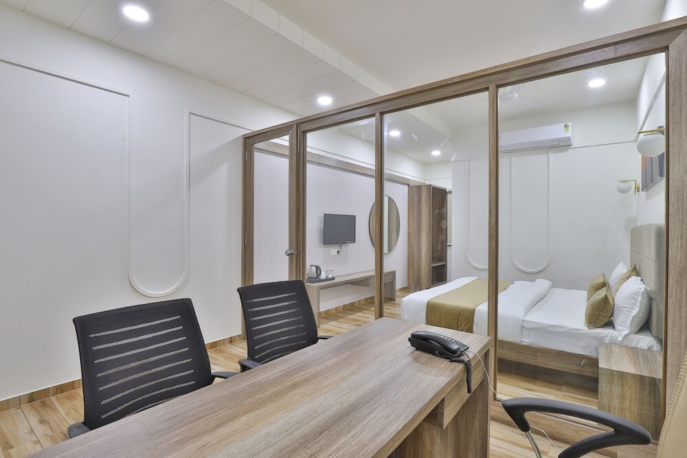 Ананд: Hotel SR Regency