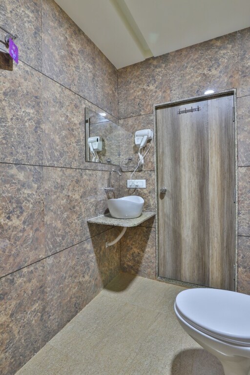 Ананд: Hotel SR Regency