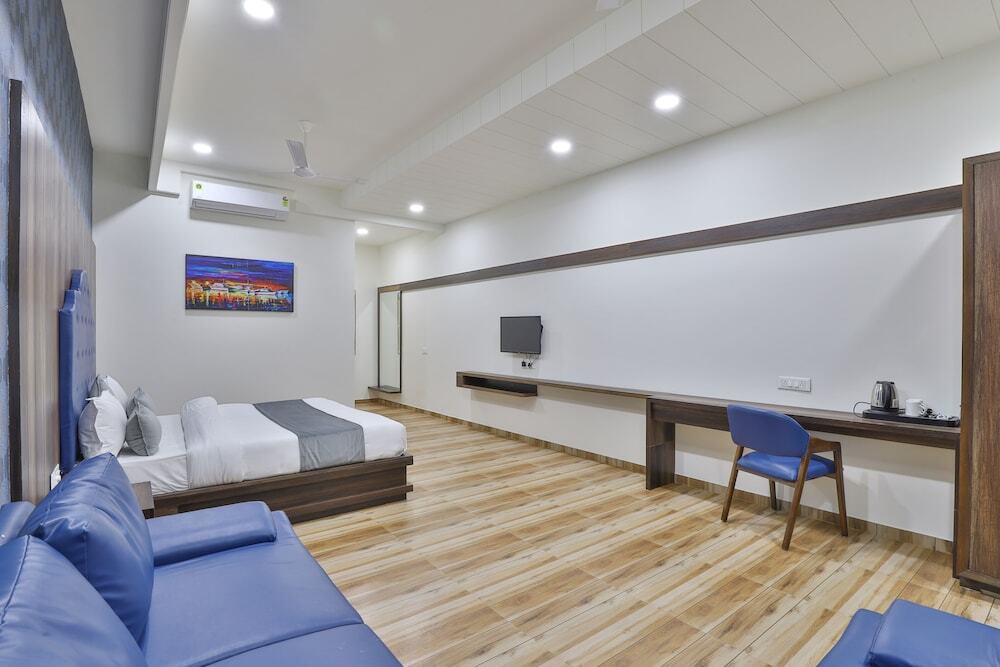 Ананд: Hotel SR Regency