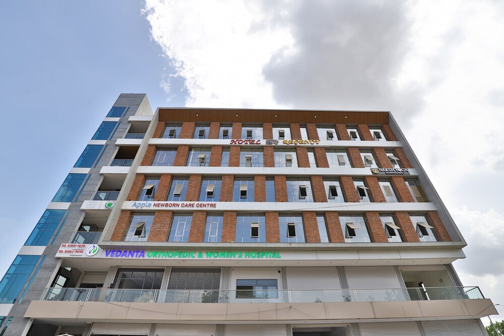 Ананд: Hotel SR Regency