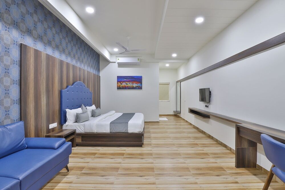 Ананд: Hotel SR Regency