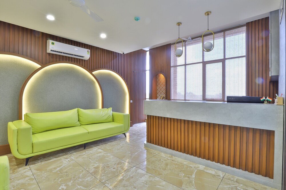 Ананд: Hotel SR Regency