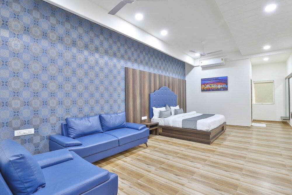 Ананд: Hotel SR Regency