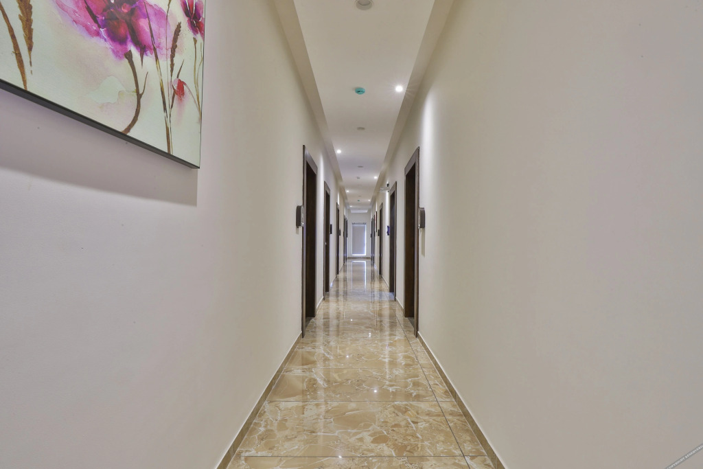 Ананд: Hotel SR Regency