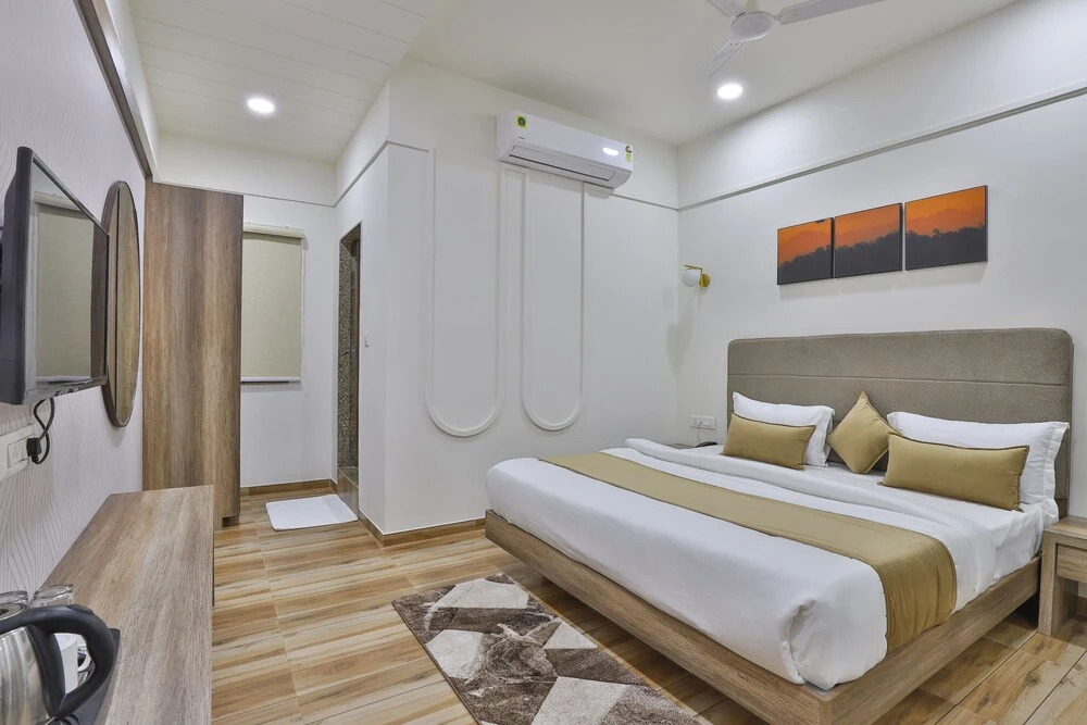 Ананд: Hotel SR Regency