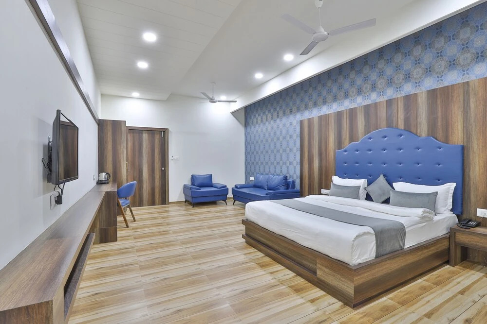Ананд: Hotel SR Regency