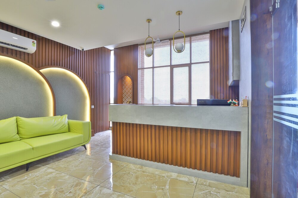Ананд: Hotel SR Regency